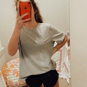 grey tee